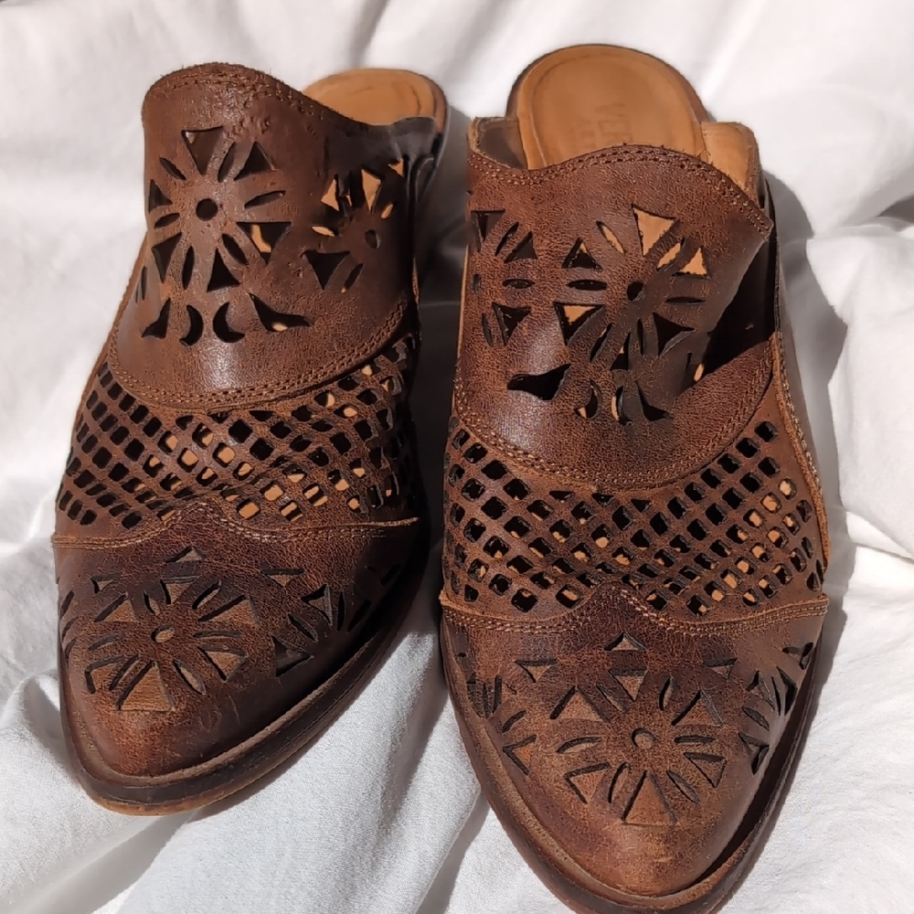 Sundance Brown Leather Mules
